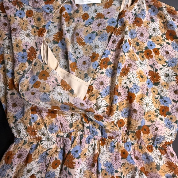 Astr The Label Size medium ruffled cream flower print mini dress. - Picture 9 of 11